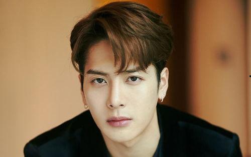 王嘉尔爆料谈恋爱视频,甜蜜瞬间引粉丝热议  第2张